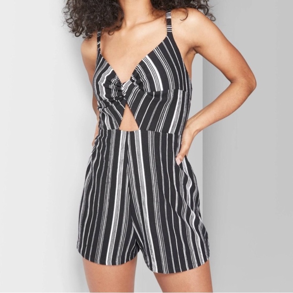 Black and White Keyhole Adjustable Straps Romper